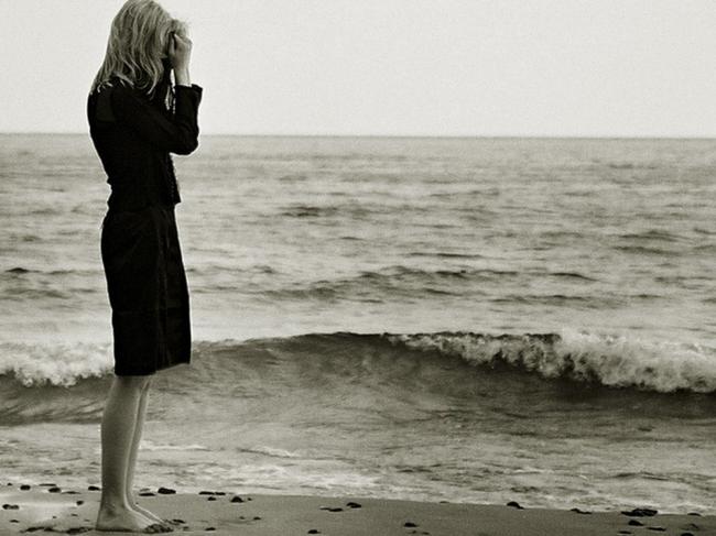 loneliness,solitude,dim,depressed,girl,sea